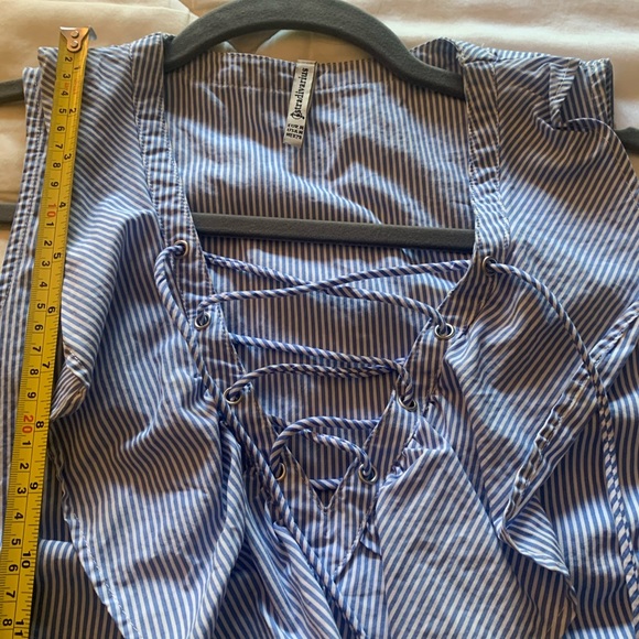 Cute Ruffled shirt - Picture 6 of 6